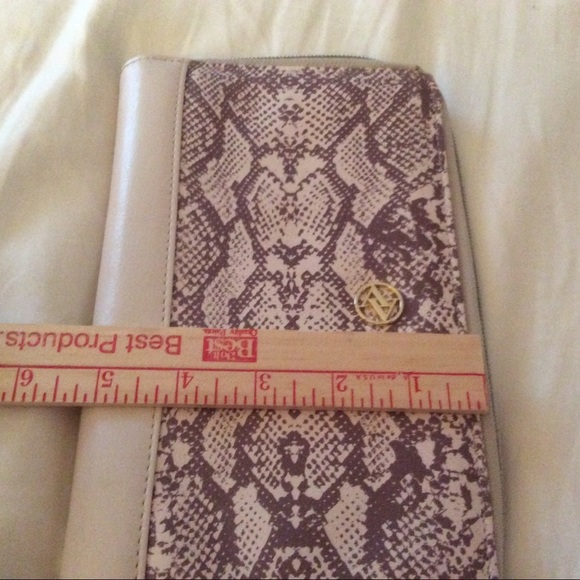 Adrienne Vittadini travel folio. - Picture 5 of 6